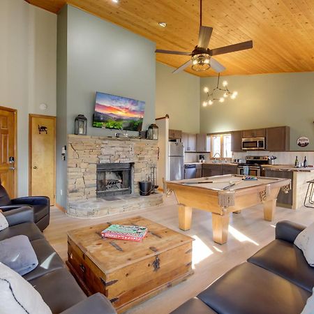 Gatlinburg Mountain Cabin With Hot Tub, Deck And Games Buitenkant foto