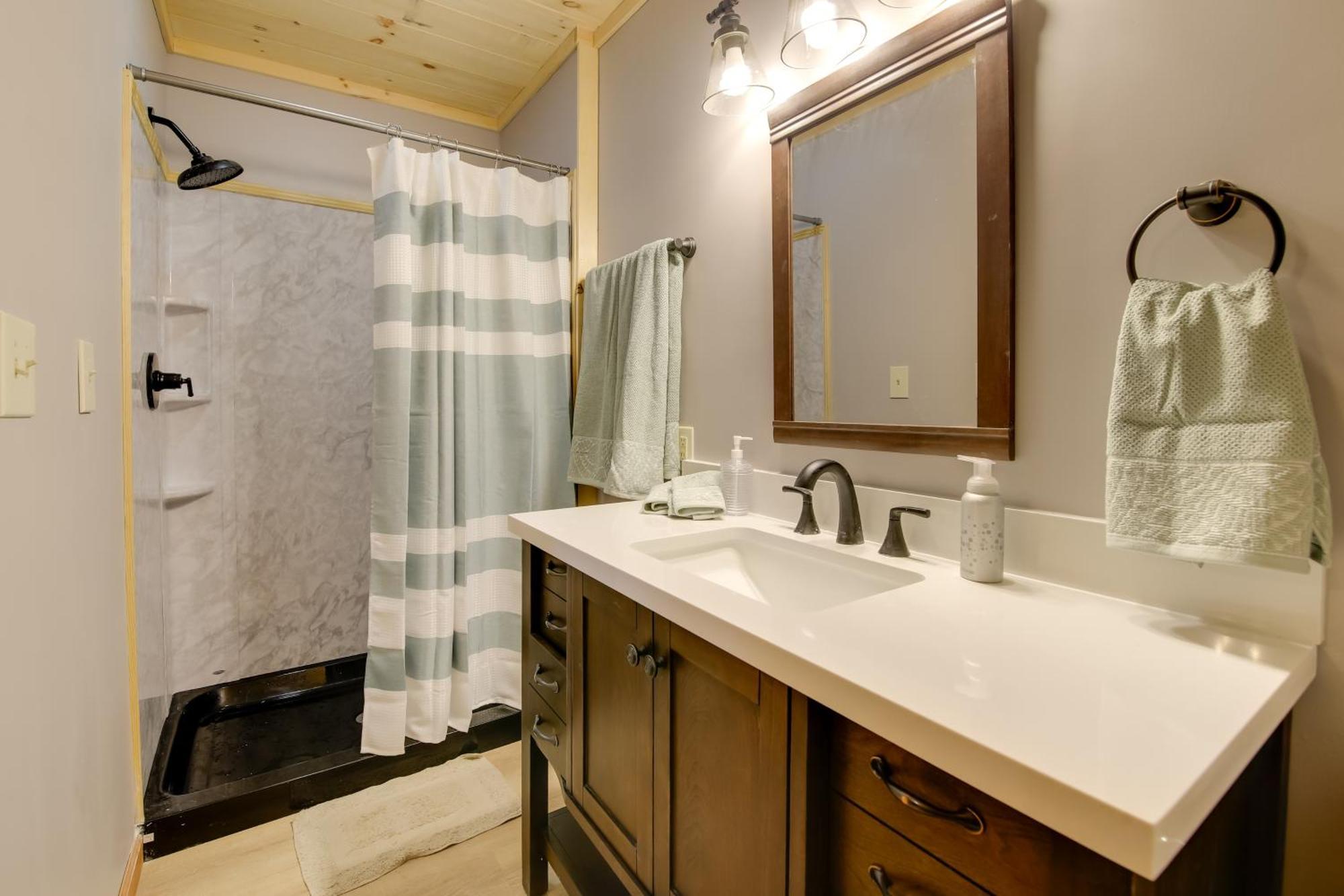 Gatlinburg Mountain Cabin With Hot Tub, Deck And Games Buitenkant foto