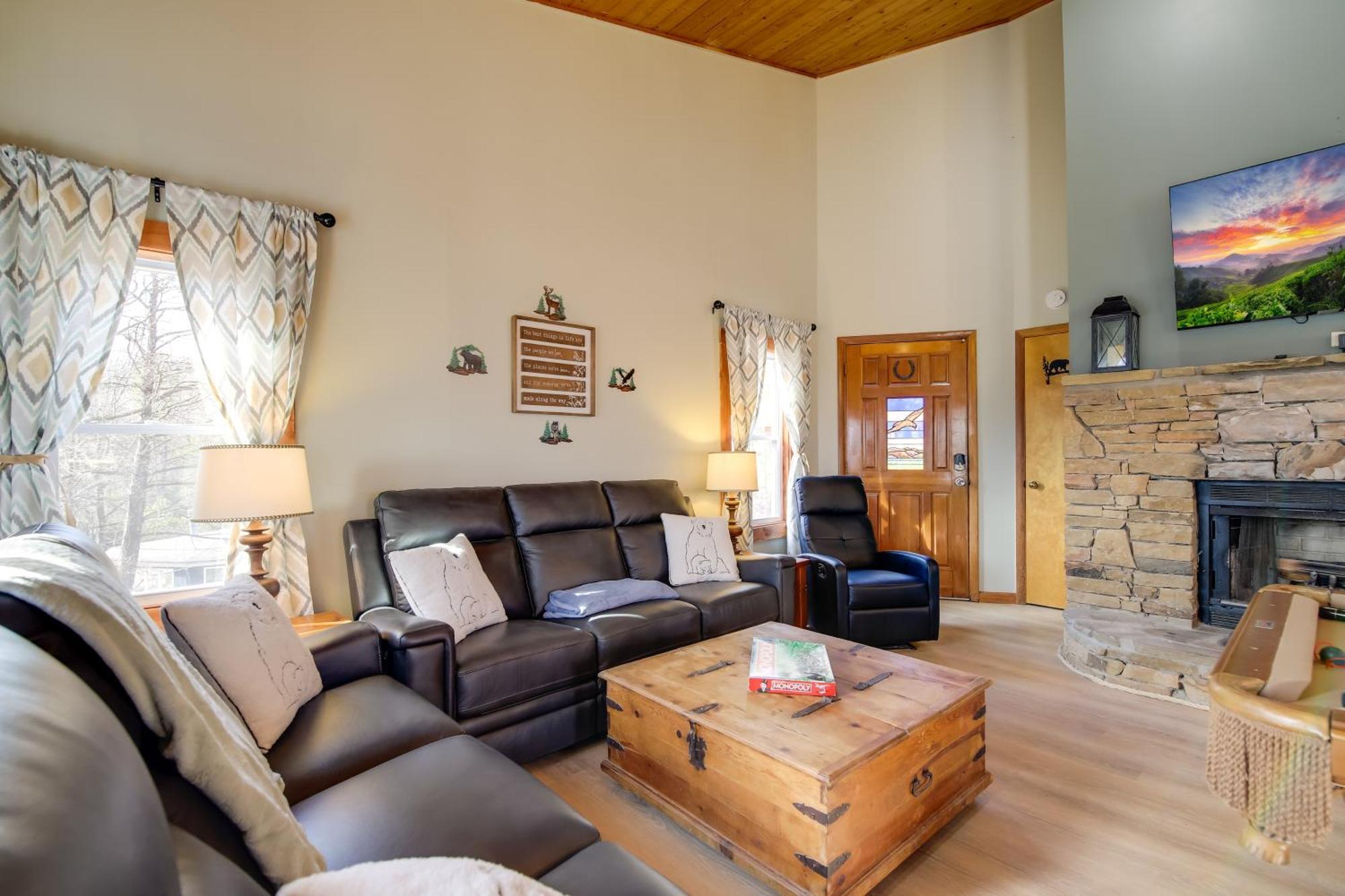 Gatlinburg Mountain Cabin With Hot Tub, Deck And Games Buitenkant foto
