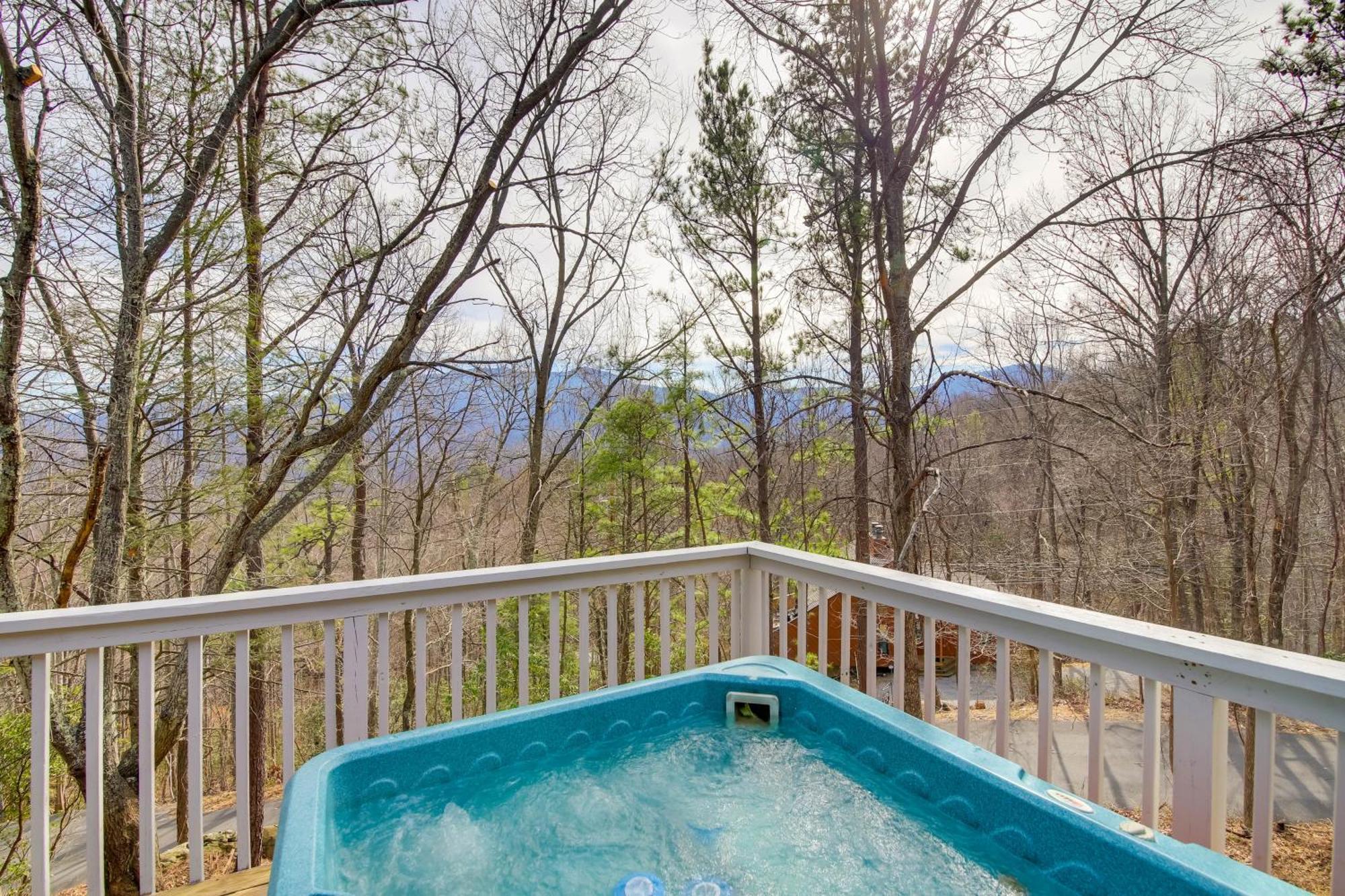 Gatlinburg Mountain Cabin With Hot Tub, Deck And Games Buitenkant foto